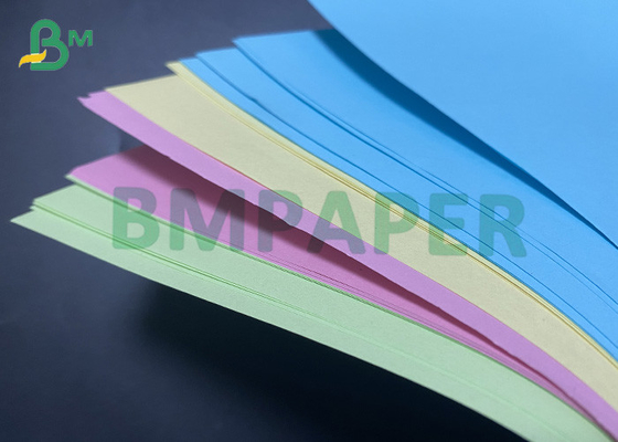 Met de hand gemaakt Gekleurd Karton die Document Knipsels voor de Ambachten van Kinderen vouwen