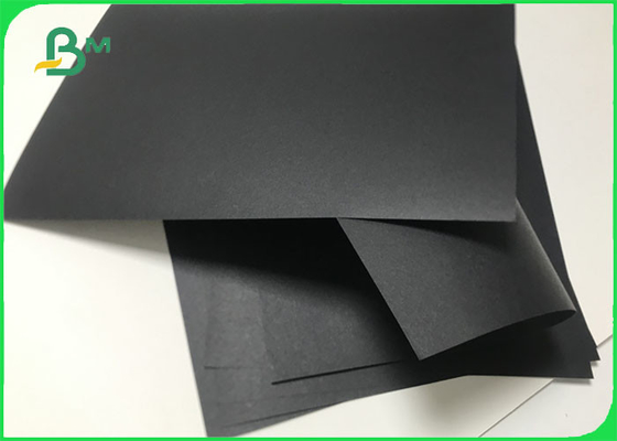 B1-formaat gerecycleerde pulp 150g 200g zwarte kraftpapier-papierbladen voor hangtags