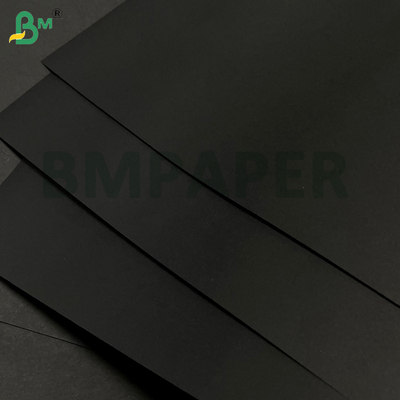 80gm gladde matte goed vouwbare zwarte kraftpapier voor cadeau verpakking winkeltasjes
