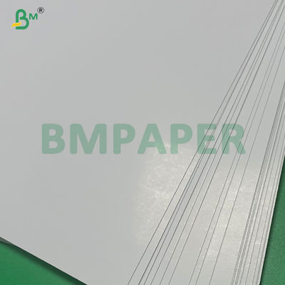 330gsm Zwartkern Glanzend Dubbelzijdig Gecoat Spelkaartenpapier Voor Professionele Pokertoernooien