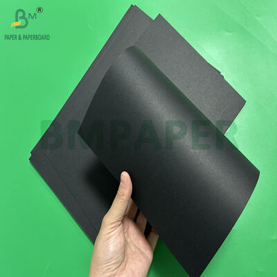 300 gsm 350 gsm ongecoat stevig zwart papier voor pakket 70 x 100 cm